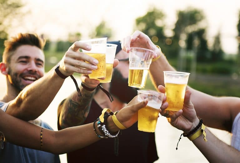 Drunk Folks Party - 5 Signs Your Weekend Drinking Could Be More Of A Problem Than You Realize -  Alcohol Rehab Guide